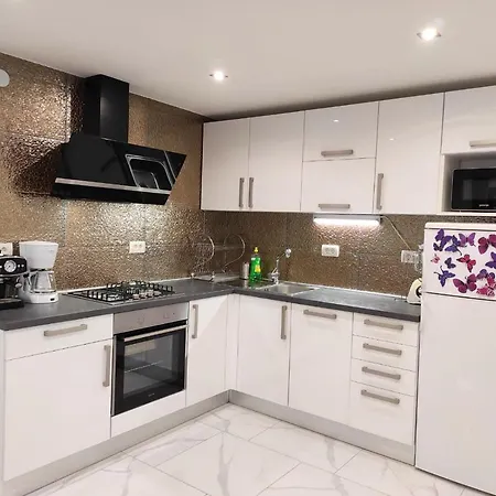 Dino With Heated Pool Апартаменты *