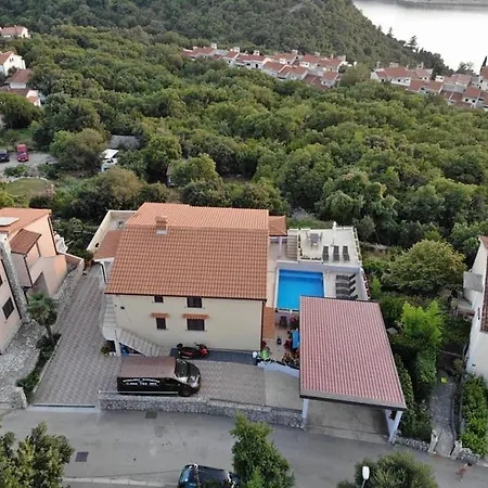 Appartamento Dino With Heated Pool Omišalj