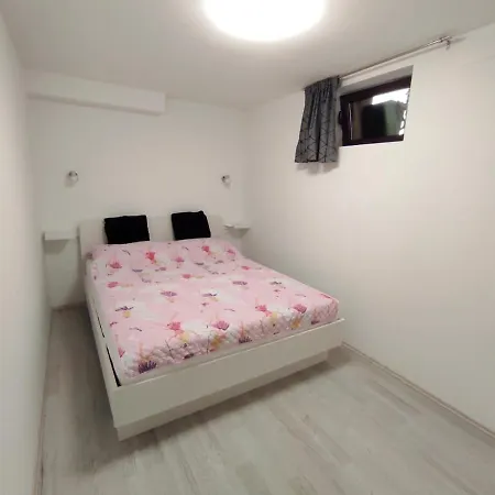 Dino With Heated Pool *