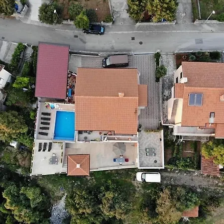 Dino With Heated Pool Omišalj