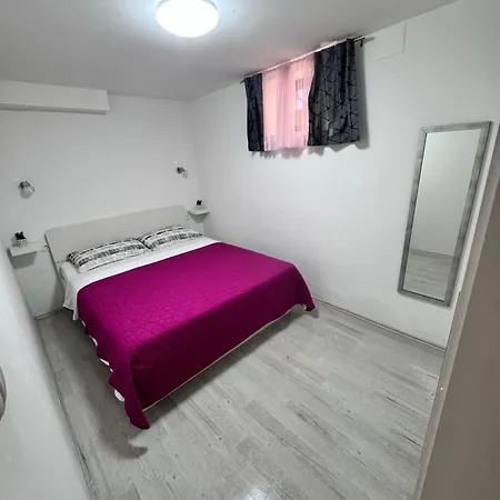 Dino With Heated Pool Apartman