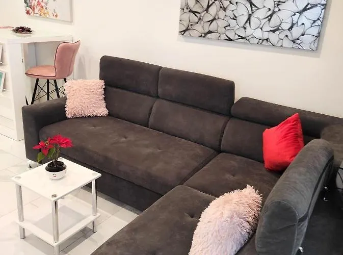 Apartman Dino With Heated Pool *