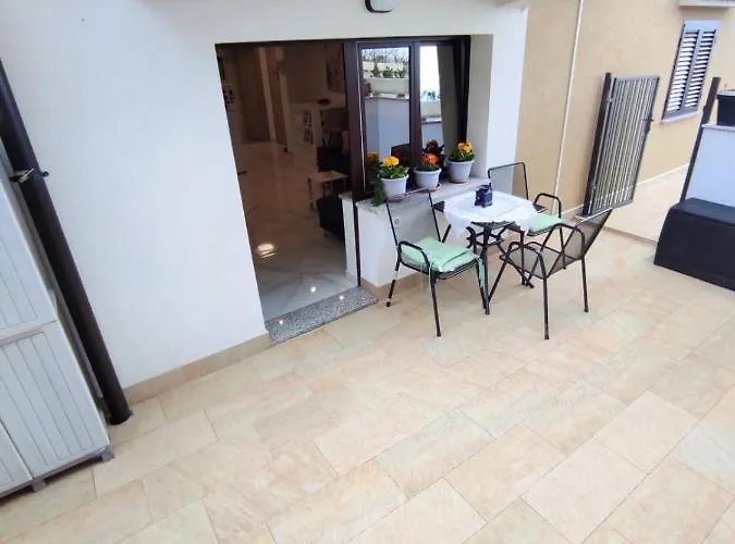 Dino With Heated Pool Apartman *