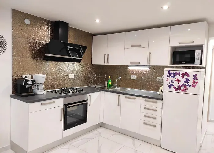 Dino With Heated Pool Apartman *