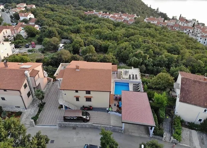 Apartman Dino With Heated Pool Omišalj