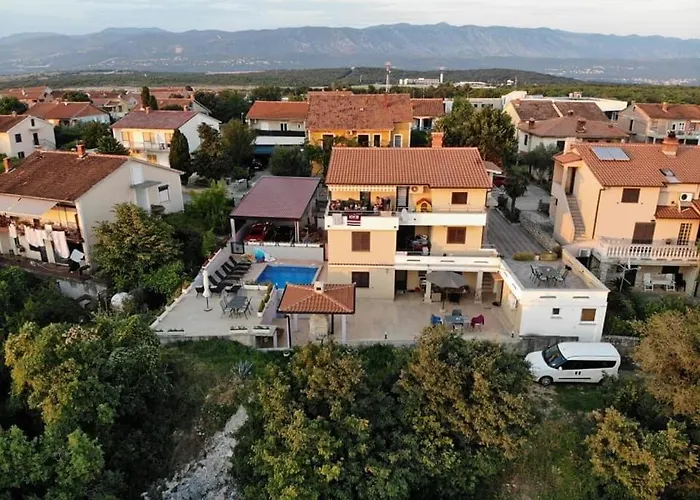 Apartman Dino With Heated Pool