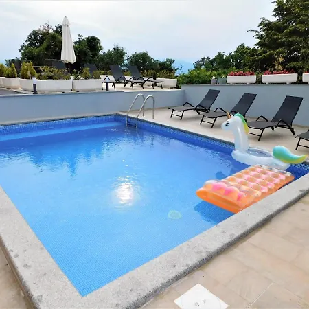 Apartment Dino With Heated Pool Omisalj