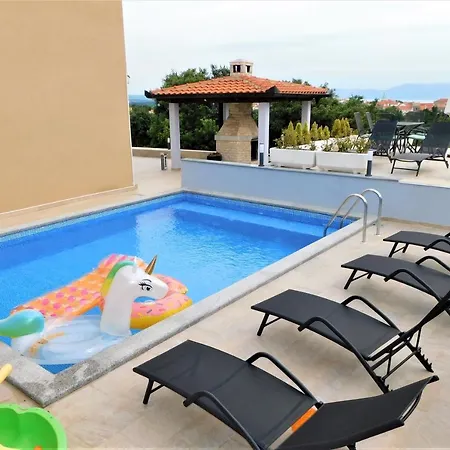 Dino With Heated Pool Omisalj