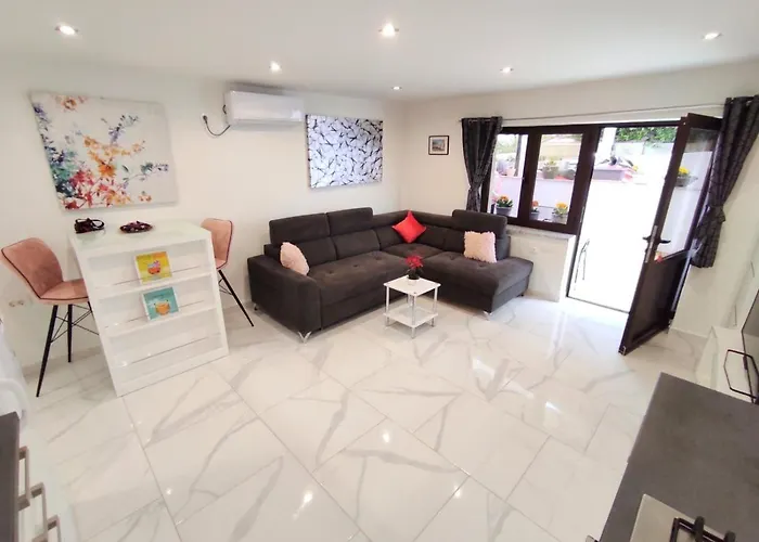 Dino With Heated Pool * Omišalj